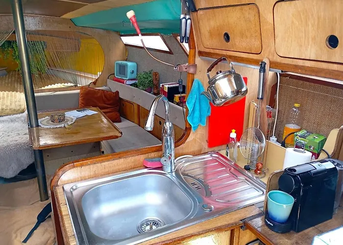 Romantic Sailboat Retreat For 2